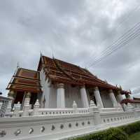 泰國最大青銅巨佛坐鎮的寺廟