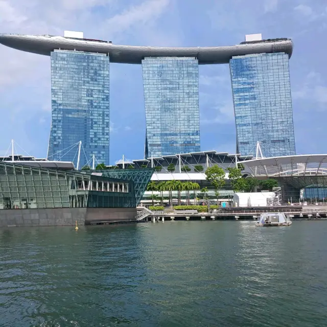 Experience Singapore River Cruise for Free!