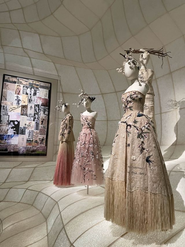 期間限定！ディオールの美術展で夢のひとときを。