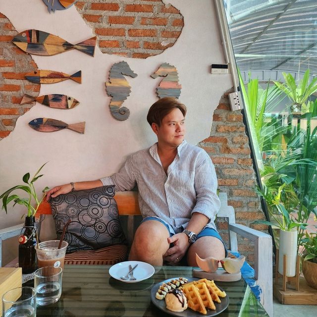 _Treeluxx Cafe' _