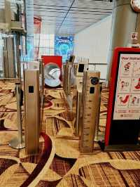 意料之外的新加坡機場-巨型滑梯