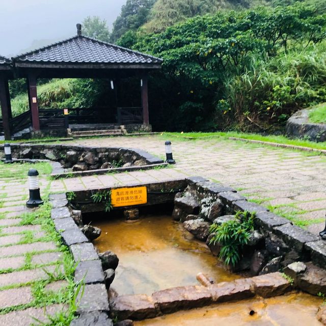 台北｜👣🦶🏻♨️露天溫泉池泡腳📍 Lengshuikeng 陽明山冷水坑