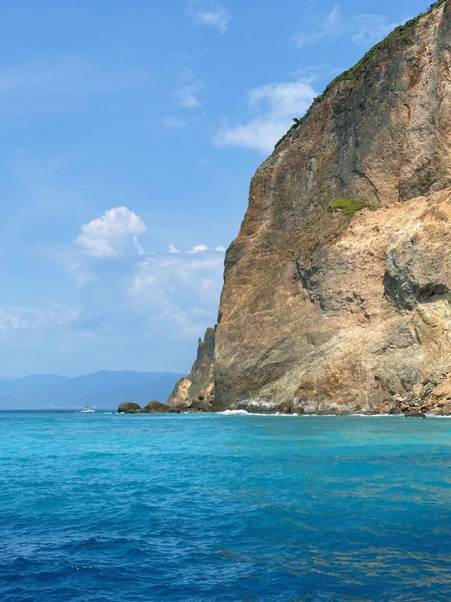《宜蘭》搭乘遊艇出海賞鯨豚 一覽絕美海景-龜山島