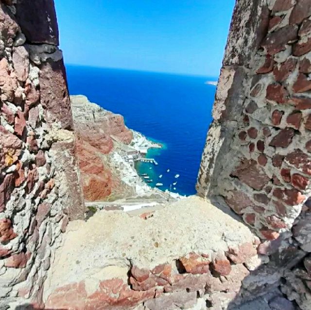 AUTHENTIC CYCLADIC BEAUTY OF OIA, SANTORINI!