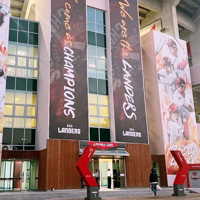 🏟️ 인천 SSG 야구팬들의 심장, 뜨거운 열기를 느낄 수 있는 랜더스필드! (문학경기장) 
