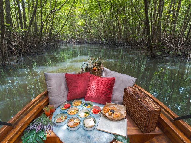 ล่องเรือกอนโดล่าแบบส่วนตัว ท่ามกลางป่าชายเลน