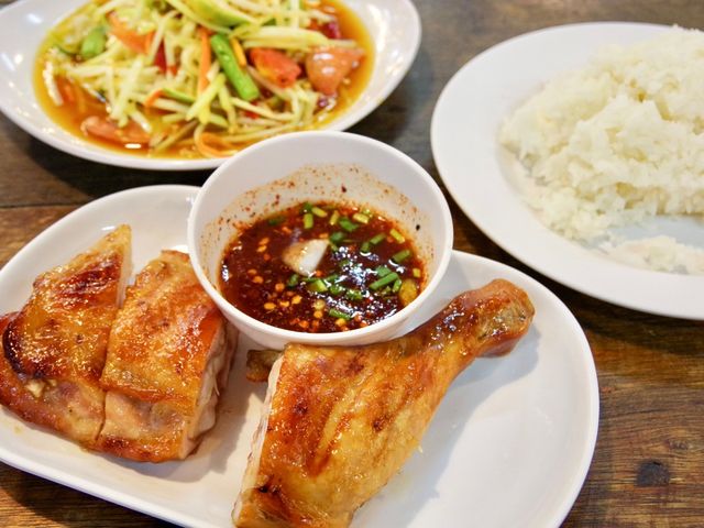 【タイ・バンコク】ラチャダーの人気店でタイ料理🇹🇭