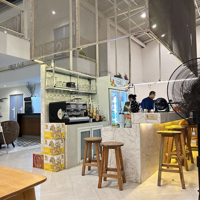 Tawaen beach restaurant ร้านสุดชิล บนเกาะล้าน
