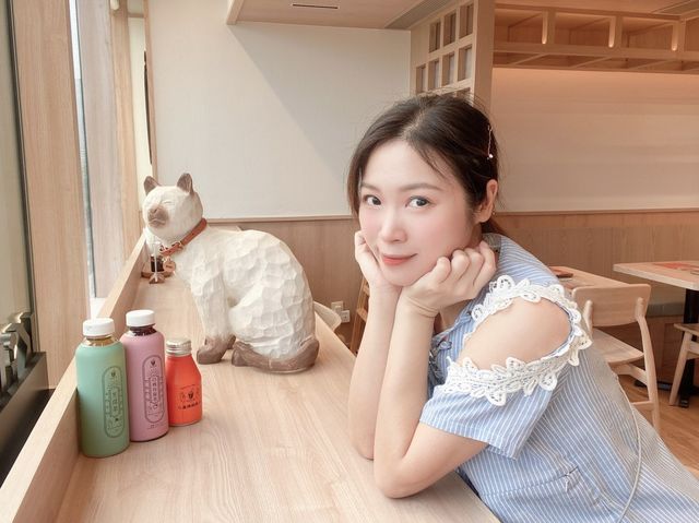 可以同雕塑貓貓🐱打卡嘅台式木系海景餐廳
