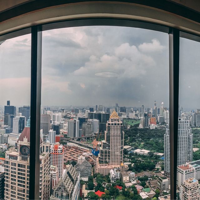 Banyan Tree Bangkok กับห้องกระจกทรงโค้ง