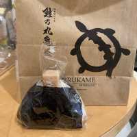 新千歳グルメ！「鮭の丸亀」にぎりたておむすびが美味しい