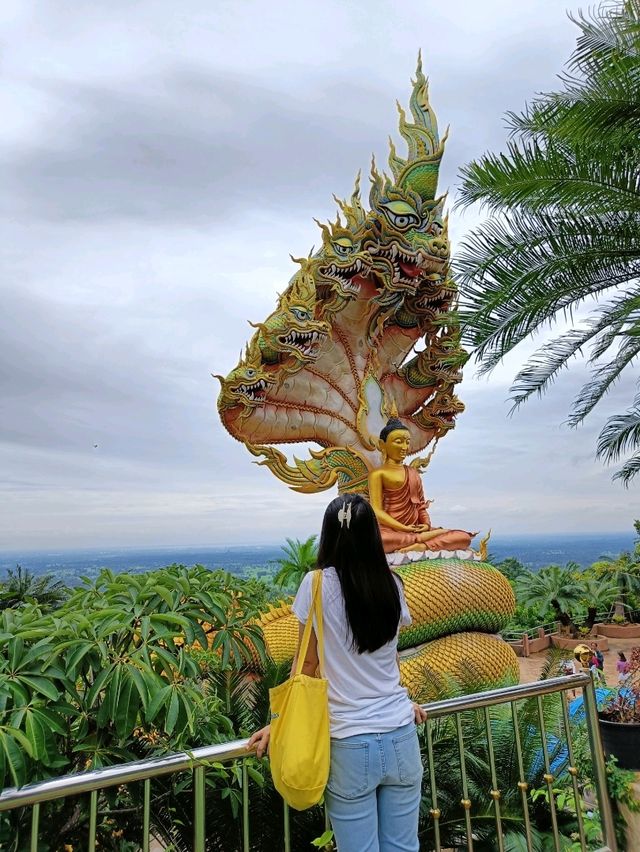 วัดถ้ำผาแด่น จ.สกลนคร