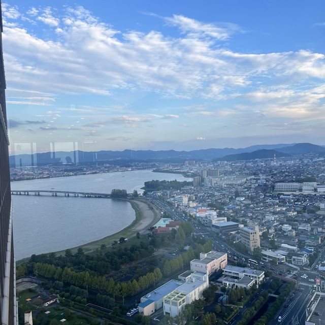 【滋賀県/大津】地上120mから琵琶湖を眺めながらのブッフェ