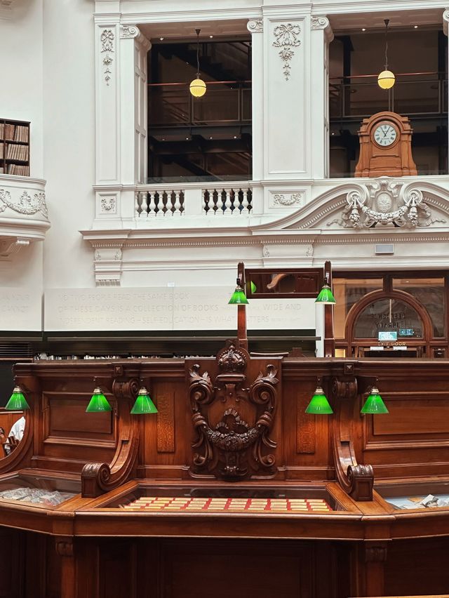 [墨爾本] 百年歷史古蹟建築 世界十大著名圖書館之一-維多利亞圖書館