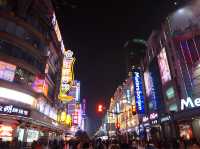 상해의 화려한 밤거리 난징동루✨