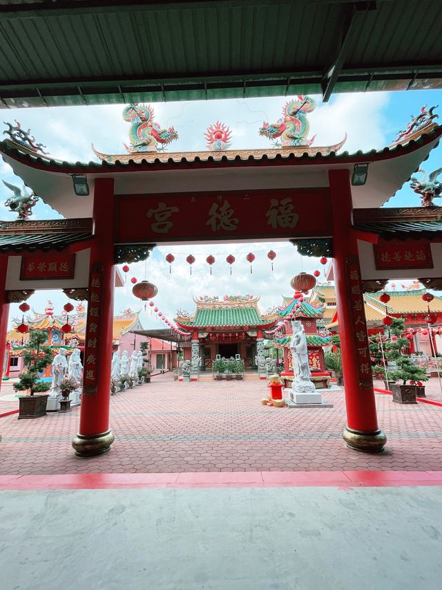 8 different Chinese Temples in One Locations