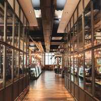 M Boutique Station 18