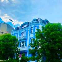 A LOVELY BLUE HOTEL NEAR THE BEACH!