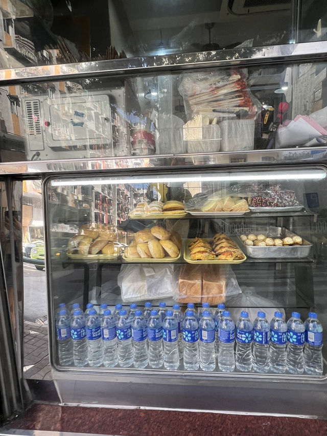 澳門🇲🇴地道推介👍🏻平民餐廳新鴻發美食😍人氣豬扒包