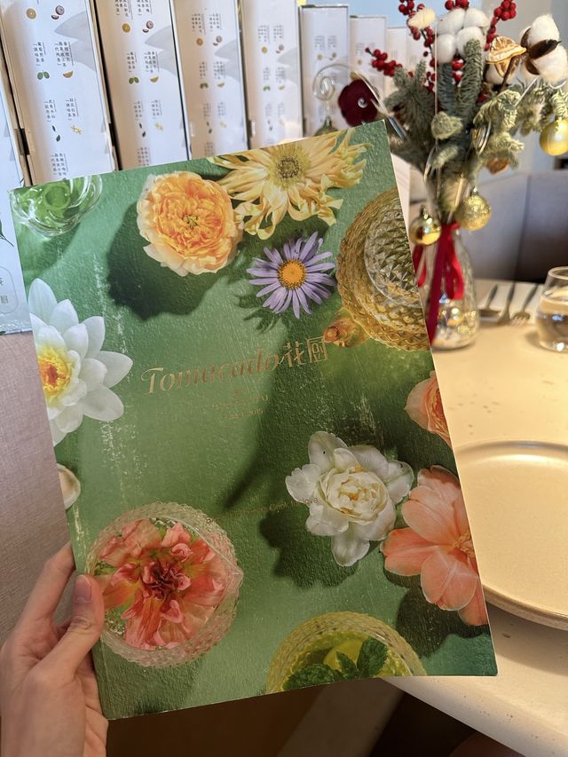 聖誕節去左銅鑼灣呢間以花入饌既餐廳慶祝🌸