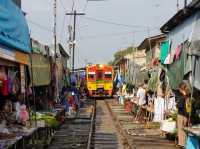 ตลาดร่มหุบแม่กลอง 🚂🚂