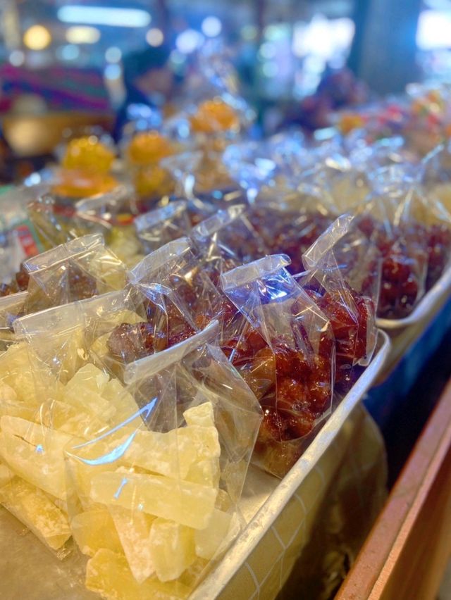 ตลาดต้องชม วัดพระนอนจักรสีห์วรวิหาร 