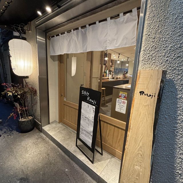 【大阪・東梅田】こだわり料理を楽しめる立ち飲み屋「立呑みRouji」