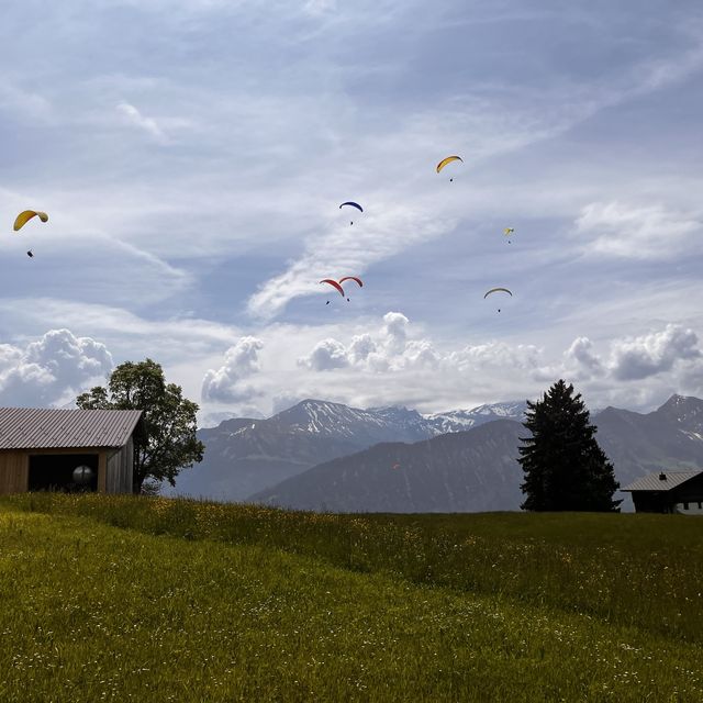 【瑞士因特拉肯】翱翔天際 阿爾卑斯山滑翔傘體驗