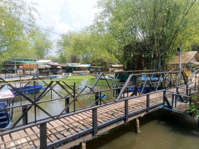 ตลาดน้ำสามวัง