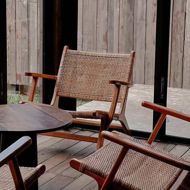 คาเฟ่ย่านสุขุมวิท "The Wood Land"