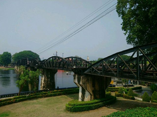 หนีร้อนมาเที่ยว..สะพานข้ามแม่น้ำแคว