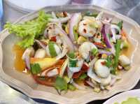 “ริมเขื่อนซีฟู้ด” ร้านอาหารทะเลเจ้าเก่าปากน้ำ