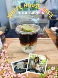 คาเฟ่ บ้านสีขาวในสวน