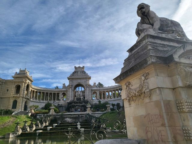 馬賽隆尚宮：瀑布花園、博物館，適合6月旅遊