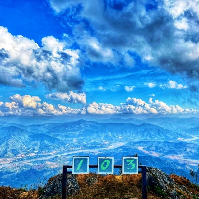 สัมผัสอากาศหนาว ชมวิว 360 องศา ที่ดอยผาตั้ง