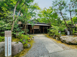 "전용 욕실과 야외 바를 갖춘 Sushan Hot Spring Hotel은 확실히 잊을 수 없는 휴가 경험이 될 것입니다!"