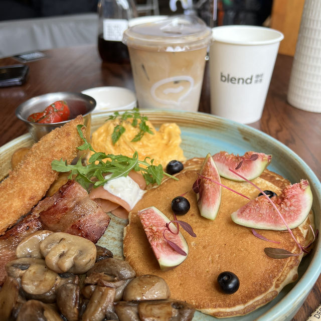 Blend: A Tranquil Breakfast Haven Amidst the Urban Rush