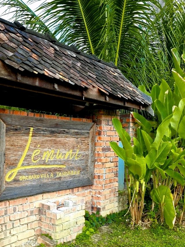 BREAKFAST IN NATURE : THE LEMUNI