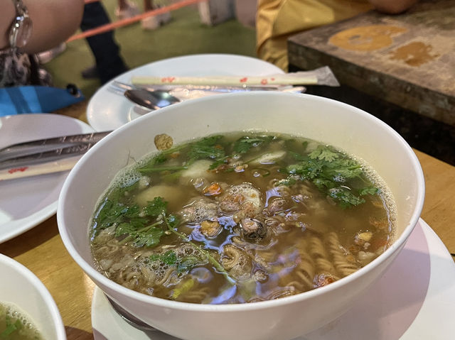 泰國普吉 正宗普吉火山排骨 เล้ง super แซ่บ ภูเก็ต - ตลาดชิลล์วา (Leng Super Zab Phuket - Chillva Market)
