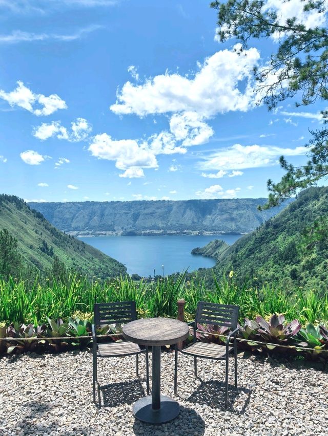 Glamping with Fantastic view of Toba Lake 