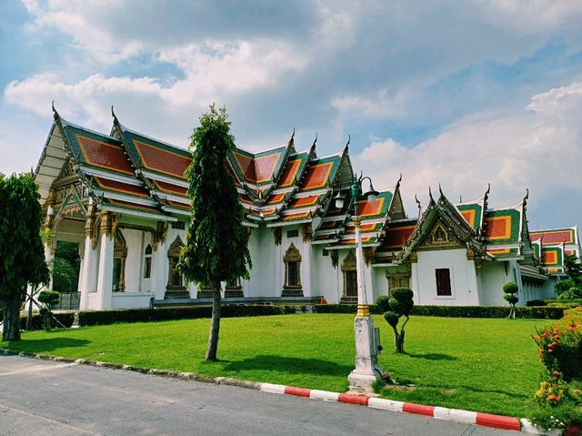 曼谷寺廟景點：Wat Phra Si Mahathat Woramahawihan瑪哈泰寺，適合休息發呆拍照📸打卡