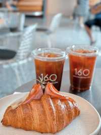 ไม่ใช่แค่ร้านสวย แต่ขนมอร่อยมาก กาแฟก็ดี ☕️