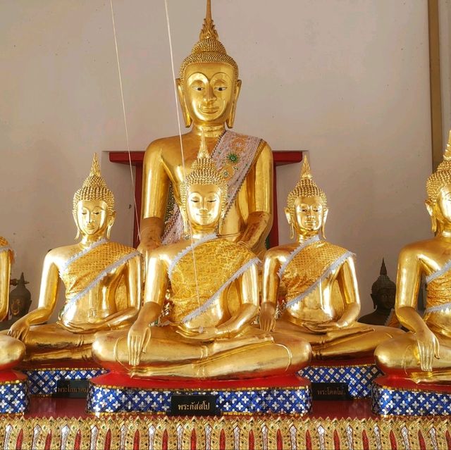 เที่ยววัดหนังราชวรวิหาร สักการะหลวงปู่เอี่ยม