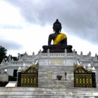 Phra Vihara Luang Pu Thuad Statue Betong