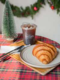 พิกัดคาเฟ่ธีมคริสต์มาส🎄🎅🏻 Take a Breath café