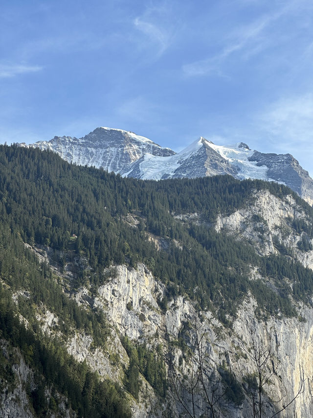  Discover the Fairy-Tale Beauty of Lauterbrunnen Valley in Switzerland