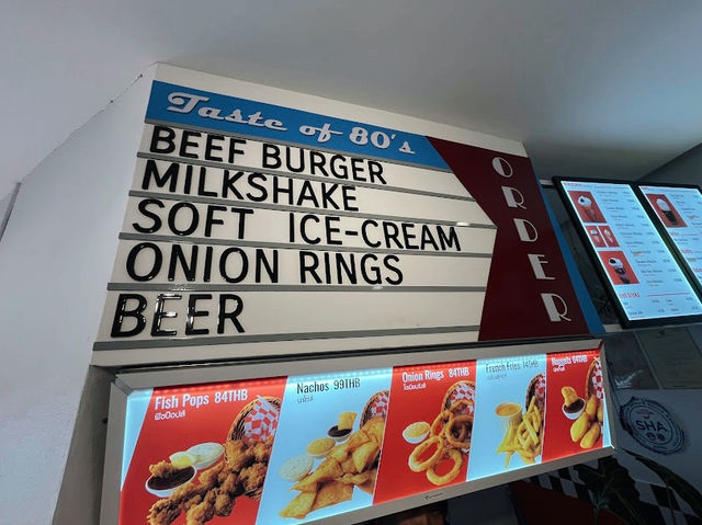 Highway Cafe in Bang Saen 