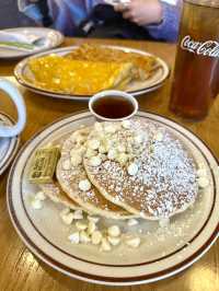 Recharge your energy with a wonderful brunch🥞