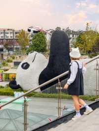 ไปเฉิงตู อย่าลืมไปถ่ายรูปกับแพนด้ายักษ์นอนเซลฟี่🐼