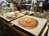 A Perfect Brunch at Liliha Bakery in Honolulu